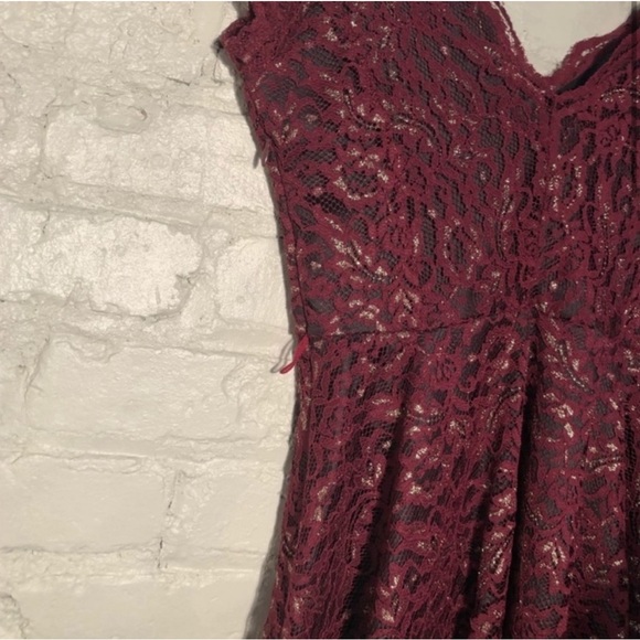 ModCloth - Red And Gold lace dress - Size Medium - Picture 3 of 8